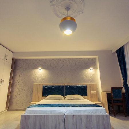 City Hotel Урошевац Экстерьер фото