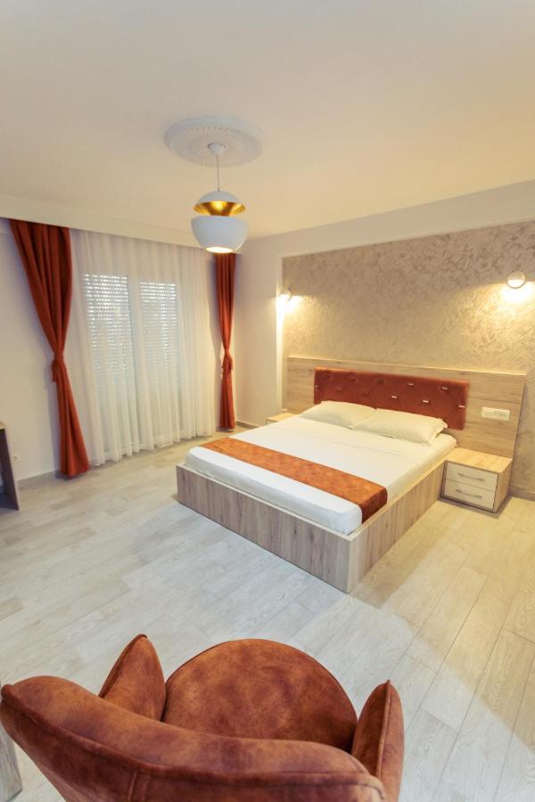 City Hotel Урошевац Экстерьер фото