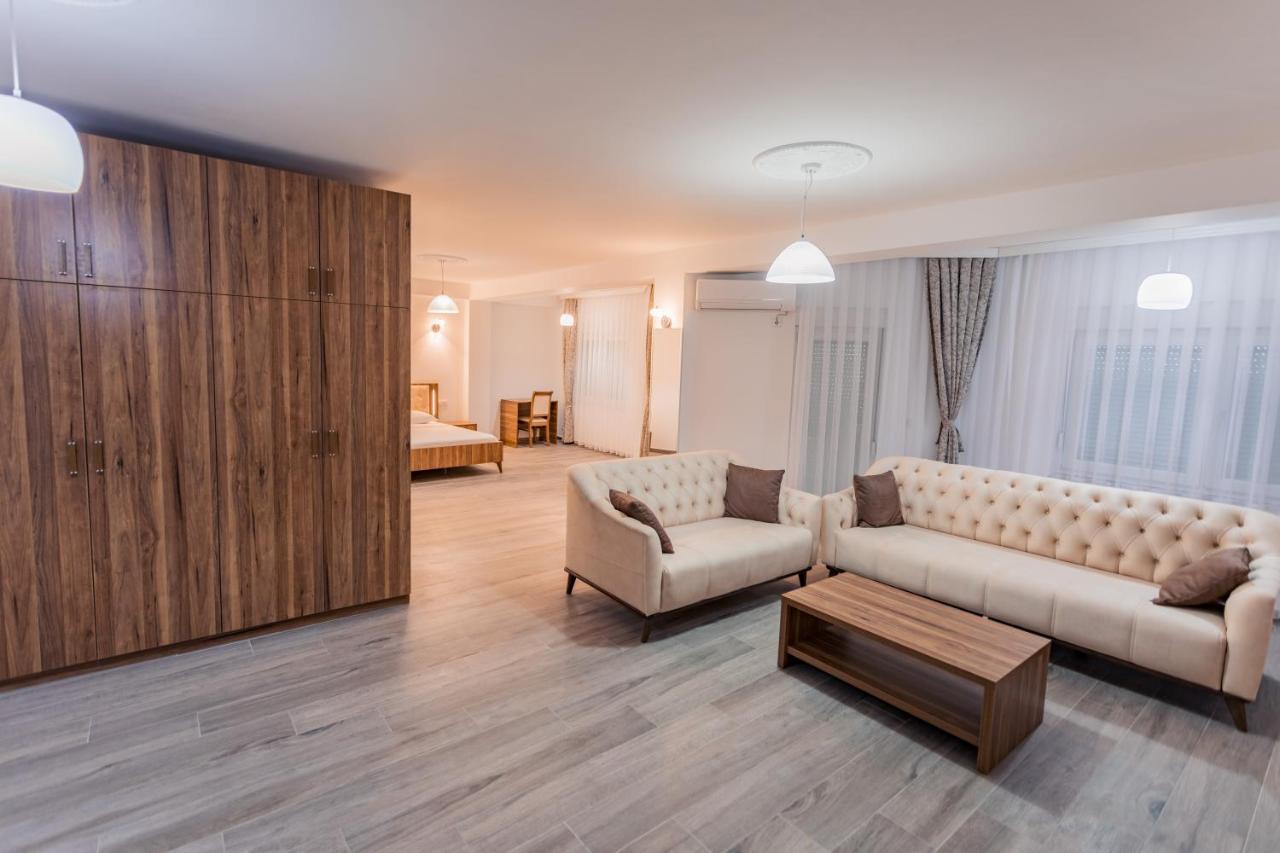 City Hotel Урошевац Экстерьер фото