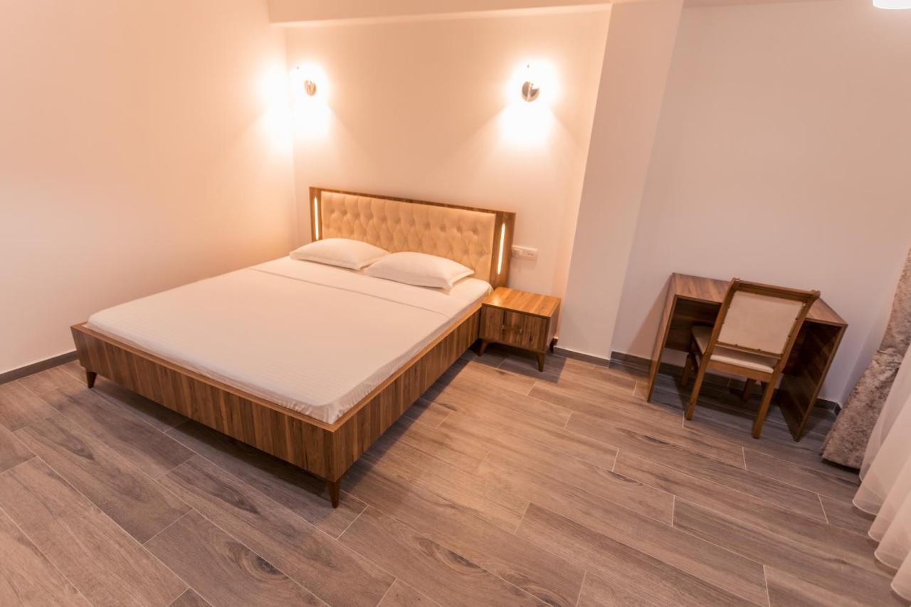 City Hotel Урошевац Экстерьер фото